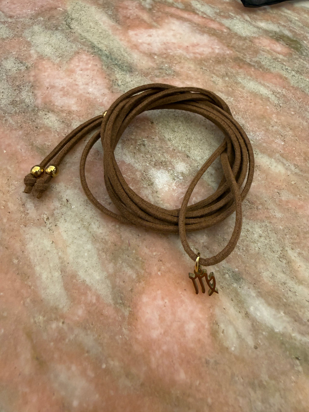 Nuvi choker Kira